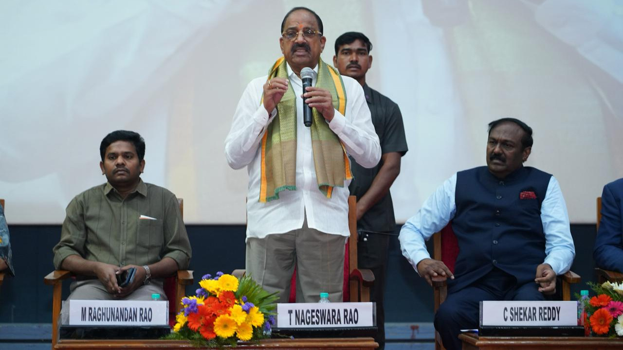 వ్యవసాయ సాంకేతికతలో తెలంగాణను అగ్రస్థానంలో నిలపాలి: మంత్రి తుమ్మల వ్యవసాయ సాంకేతికతలో తెలంగాణను అగ్రస్థానంలో నిలపాలి: మంత్రి తుమ్మల