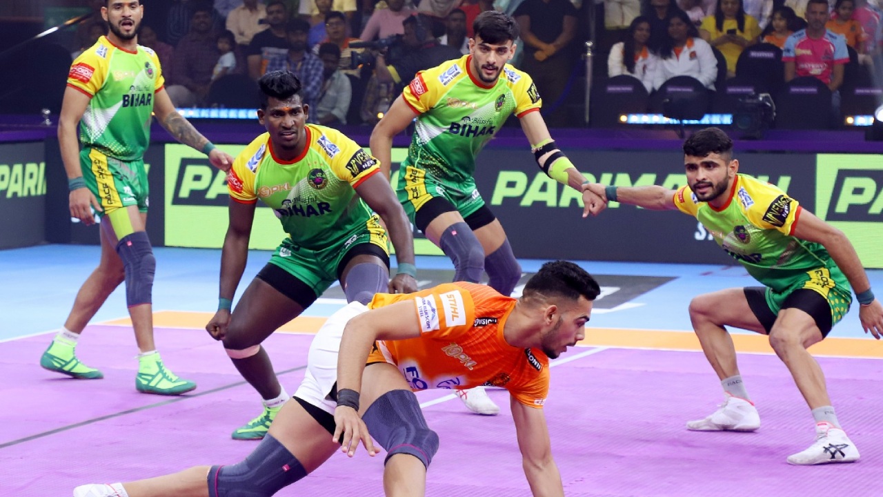Pro Kabaddi League : ఫైనల్లో పుణెరి పల్టాన్.. సెమీస్లో పట్నా పైరేట్స్పై 37-21తో గెలుపు Pro Kabaddi League : ఫైనల్లో పుణెరి పల్టాన్.. సెమీస్లో పట్నా పైరేట్స్పై 37-21తో గెలుపు