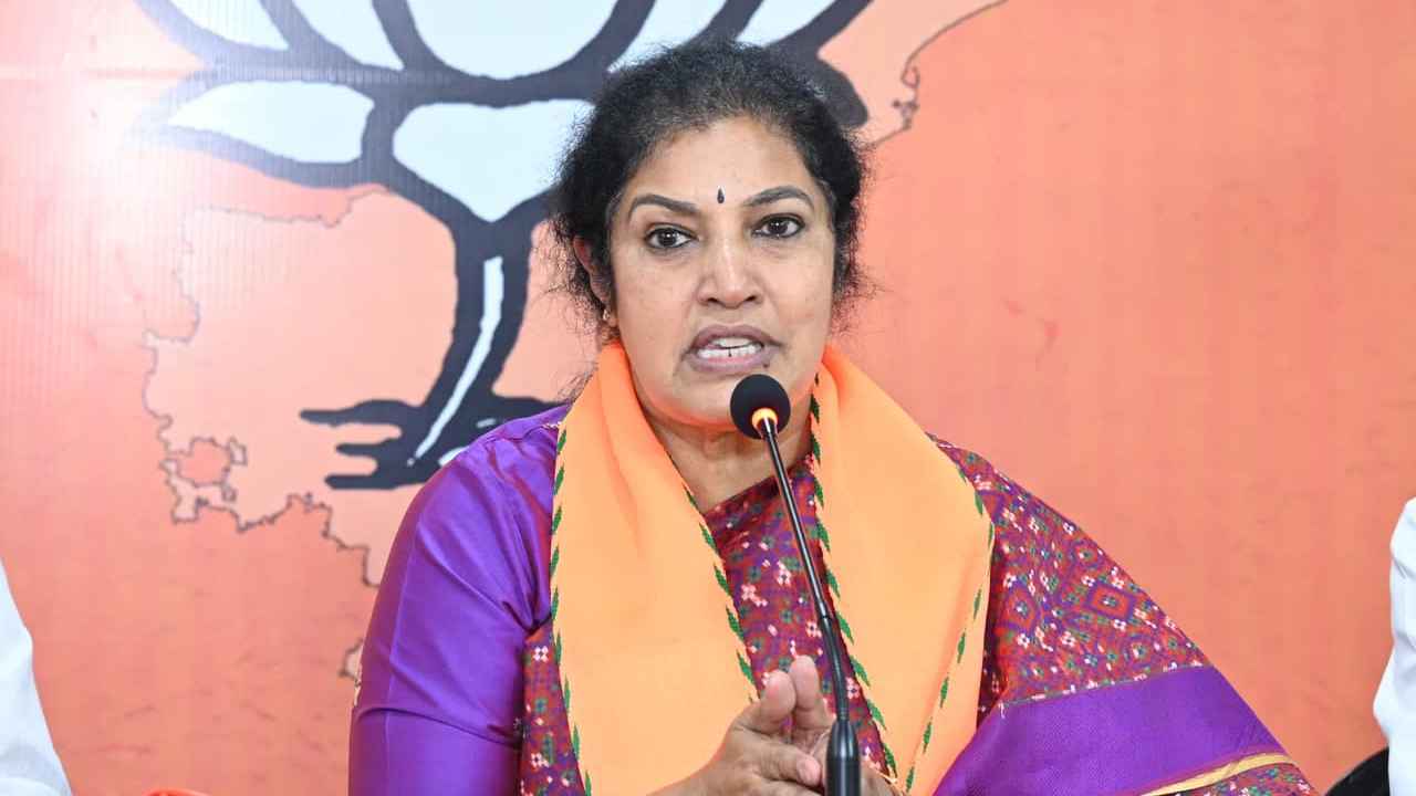 Ap Bjp Candidates : 175 అసెంబ్లీ, 25 ఎంపీ స్థానాల్లో పోటీకి బీజేపీ అభ్యర్థుల జాబితా సిద్ధం- పురంధేశ్వరి కీలక వ్యాఖ్యలు Ap Bjp Candidates : 175 అసెంబ్లీ, 25 ఎంపీ స్థానాల్లో పోటీకి బీజేపీ అభ్యర్థుల జాబితా సిద్ధం- పురంధేశ్వరి కీలక వ్యాఖ్యలు