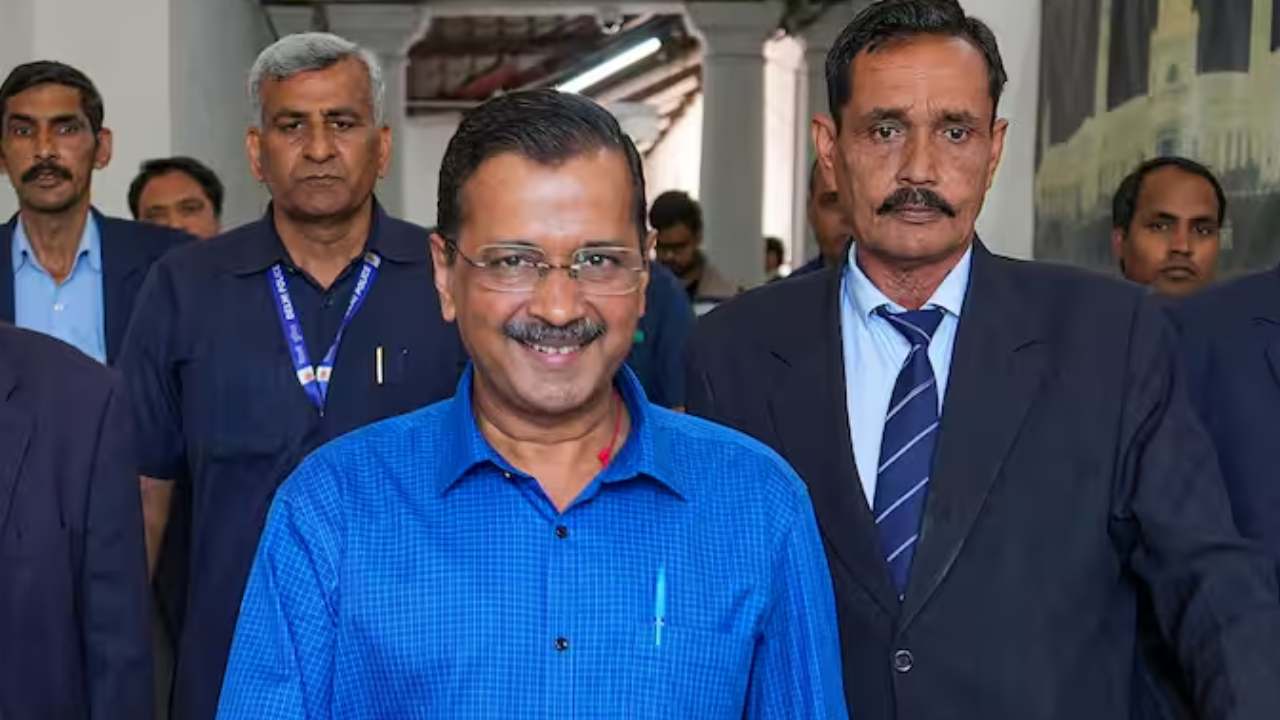 ఈడీ కస్టడీ నుంచే కేజ్రీవాల్ పాలన.. జల మంత్రిత్వ శాఖకు సంబంధించి తొలి ఉత్తర్వు జారీ ఈడీ కస్టడీ నుంచే కేజ్రీవాల్ పాలన.. జల మంత్రిత్వ శాఖకు సంబంధించి తొలి ఉత్తర్వు జారీ