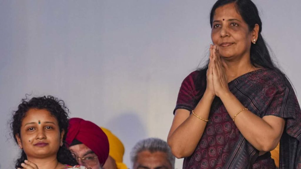 Arvind Kejriwal wife Sunita Kejriwal