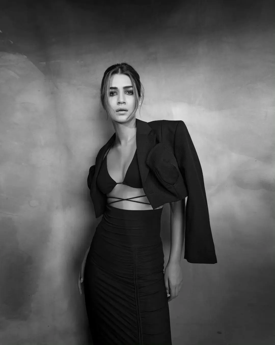 Bollywood Actress Kriti Sanon shares her Latest Photoshoot