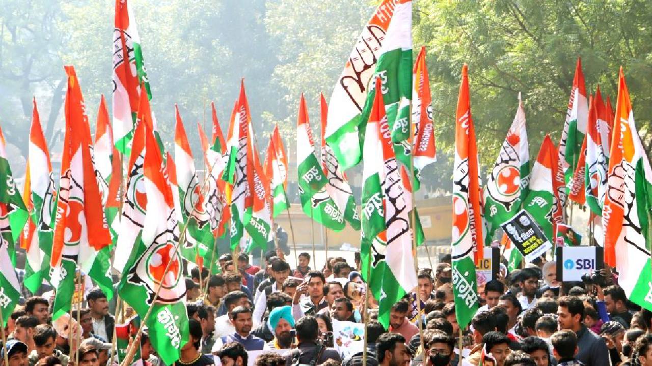 నిజామాబాద్ ఎంపీ అభ్యర్థి ఎంపికలో ఆచితూచి వ్యవహరిస్తున్న కాంగ్రెస్.. ఎందుకో తెలుసా? నిజామాబాద్ ఎంపీ అభ్యర్థి ఎంపికలో ఆచితూచి వ్యవహరిస్తున్న కాంగ్రెస్.. ఎందుకో తెలుసా?