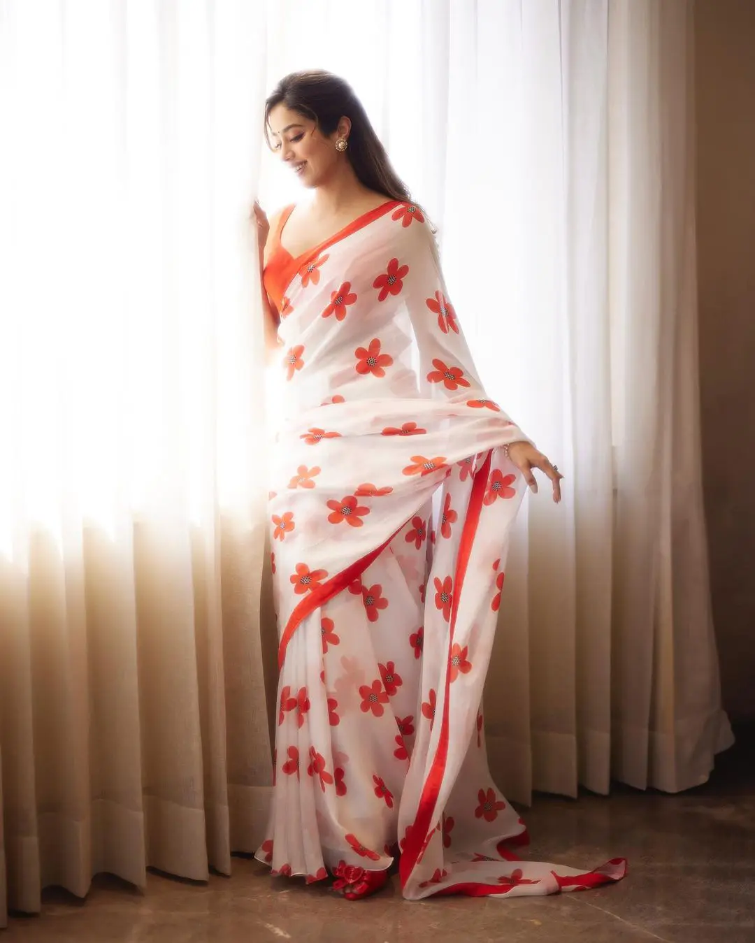 Devara Actress Janhvi Kapoor shares her latest saree photos