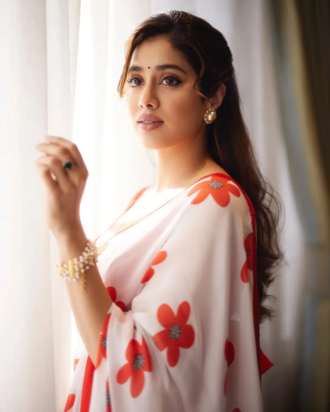 Devara Actress Janhvi Kapoor shares her latest saree photos