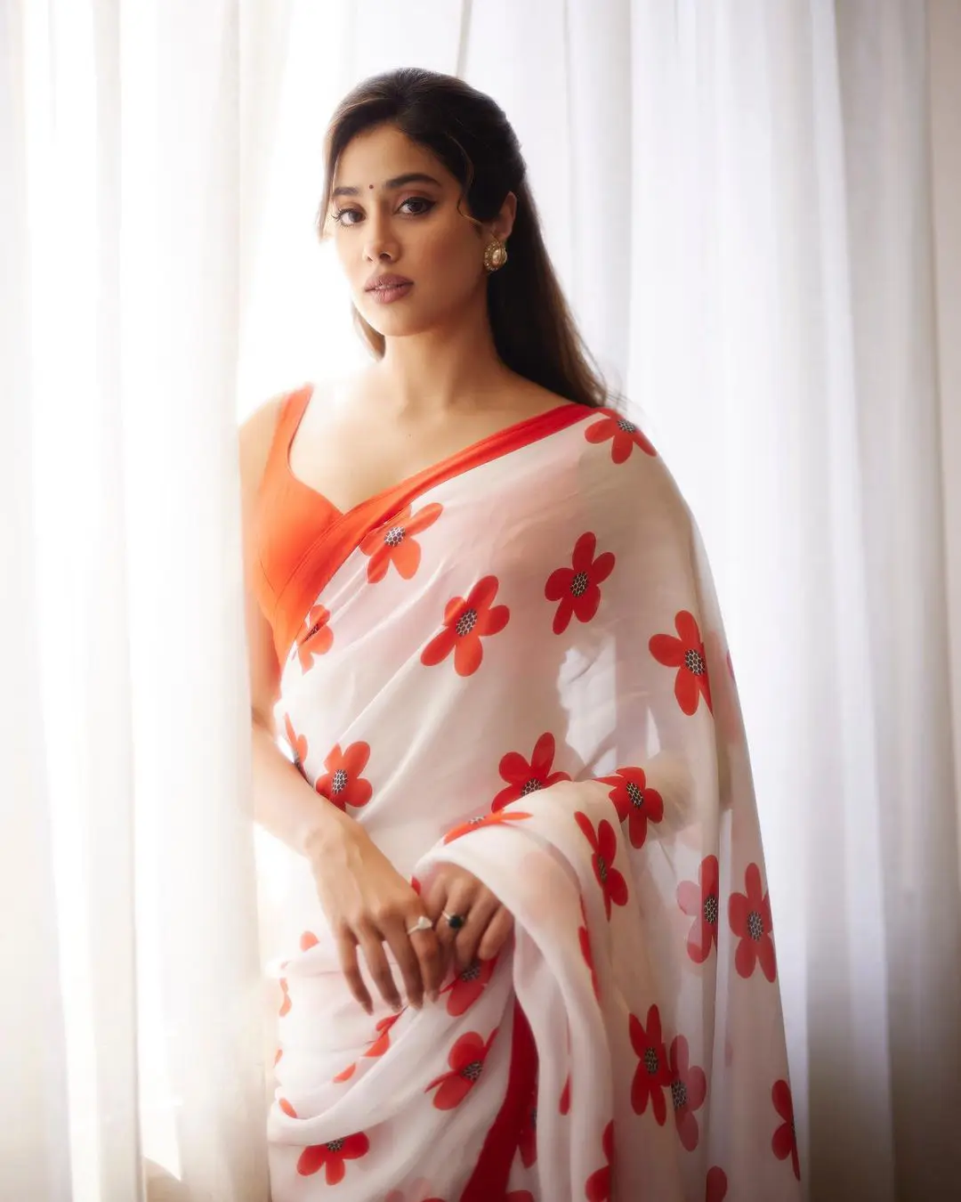 Devara Actress Janhvi Kapoor shares her latest saree photos