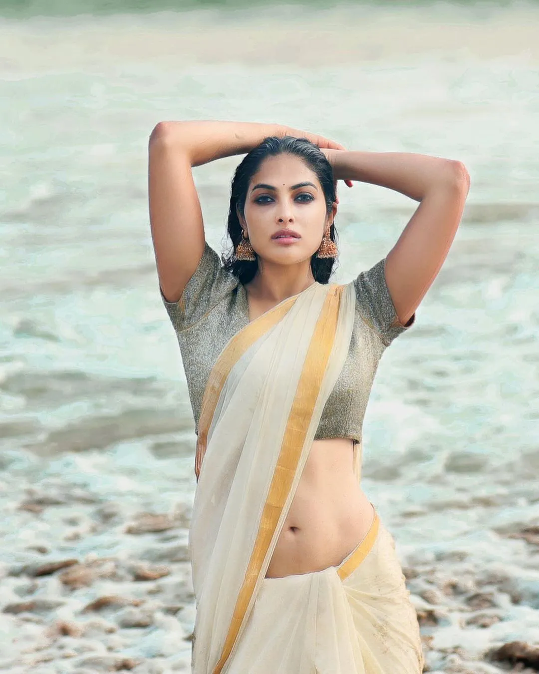 Divi Vadthya Stinning Looks in Saree at Beach