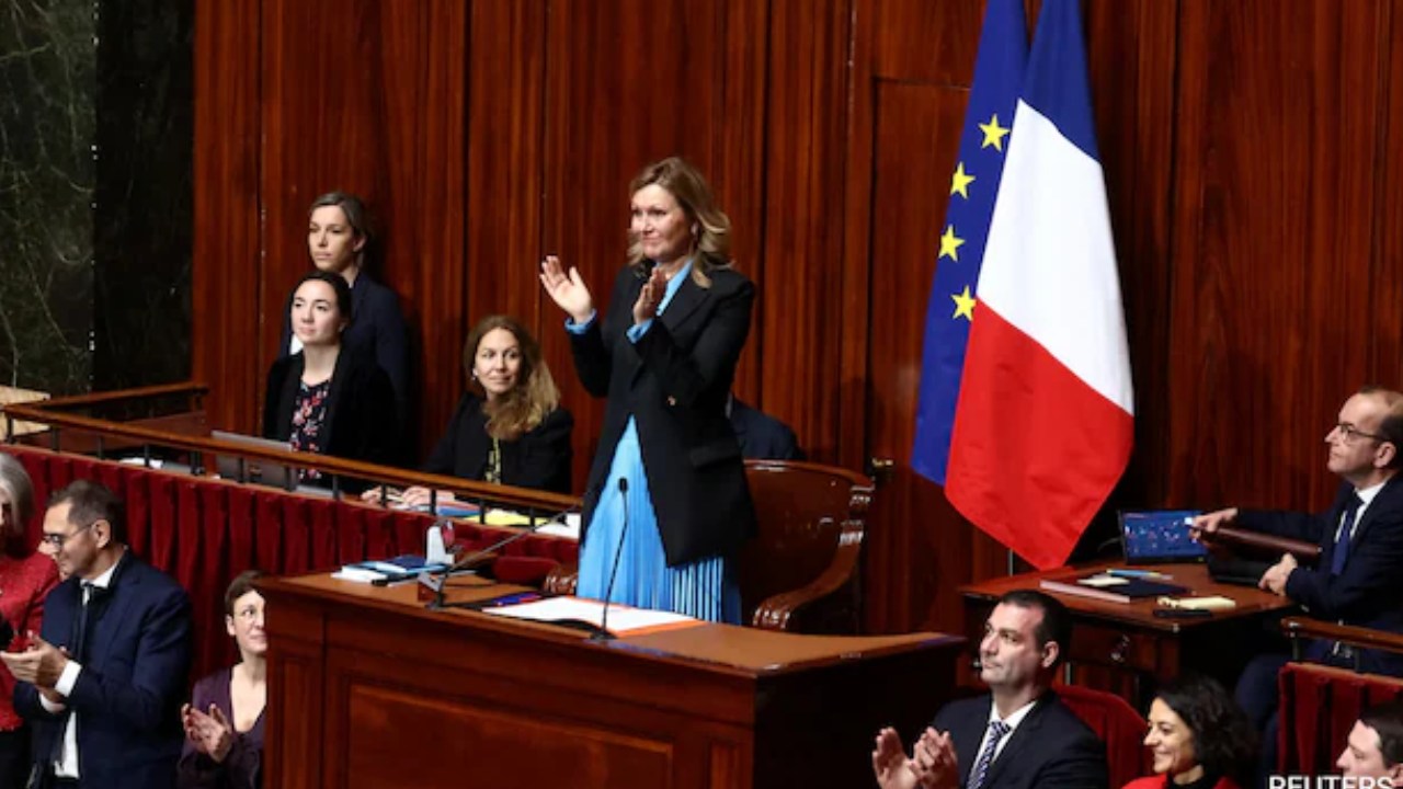 France : పార్లమెంట్లో అబార్షన్ బిల్లు ఆమోదం.. ప్రపంచంలోనే తొలి దేశం ఫ్రాన్స్ France : పార్లమెంట్లో అబార్షన్ బిల్లు ఆమోదం.. ప్రపంచంలోనే తొలి దేశం ఫ్రాన్స్