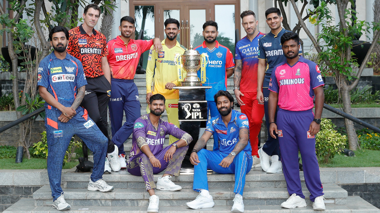 ఐపీఎల్ ట్రోఫీతో కెప్టెన్ల ఫొటో షూట్.. పిక్ వైరల్ ఐపీఎల్ ట్రోఫీతో కెప్టెన్ల ఫొటో షూట్.. పిక్ వైరల్