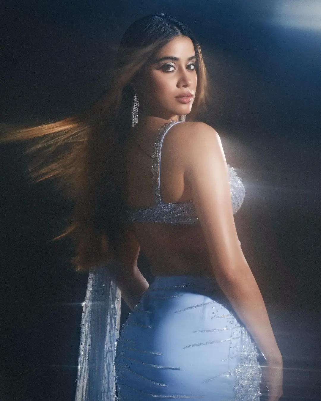Janhvi Kapoor Shines in Glowing Saree