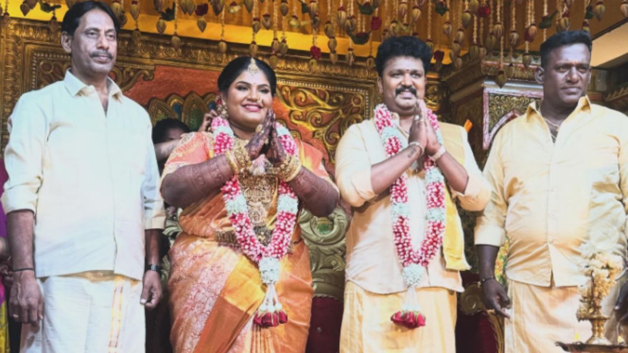 Indraja Shankar : పెళ్లిపీటలు ఎక్కిన ‘బిగిల్’ పోచమ్మ.. డైరెక్టర్తో వివాహం.. Indraja Shankar : పెళ్లిపీటలు ఎక్కిన ‘బిగిల్’ పోచమ్మ.. డైరెక్టర్తో వివాహం..