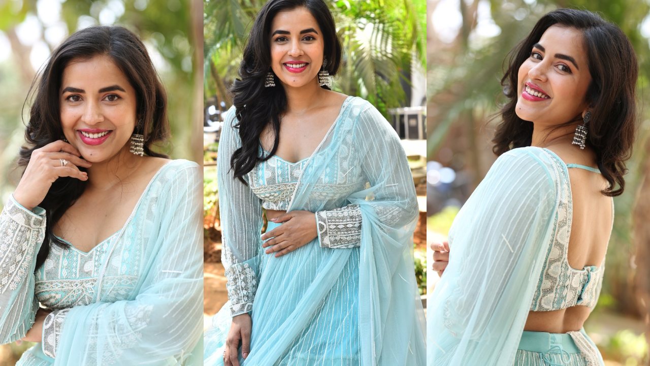 Komalee Prasad : కోమలంగా చిరునవ్వులతో కోమలీ ప్రసాద్..