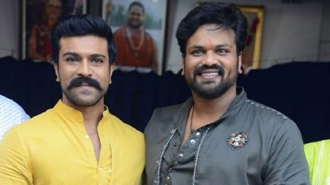 Ram Charan : ఆడబిడ్డని కాపాడడం కోసం.. చరణ్కి అర్ధరాత్రి ఫోన్ చేసి డబ్బులు అడిగా.. మంచు మనోజ్ Ram Charan : ఆడబిడ్డని కాపాడడం కోసం.. చరణ్కి అర్ధరాత్రి ఫోన్ చేసి డబ్బులు అడిగా.. మంచు మనోజ్