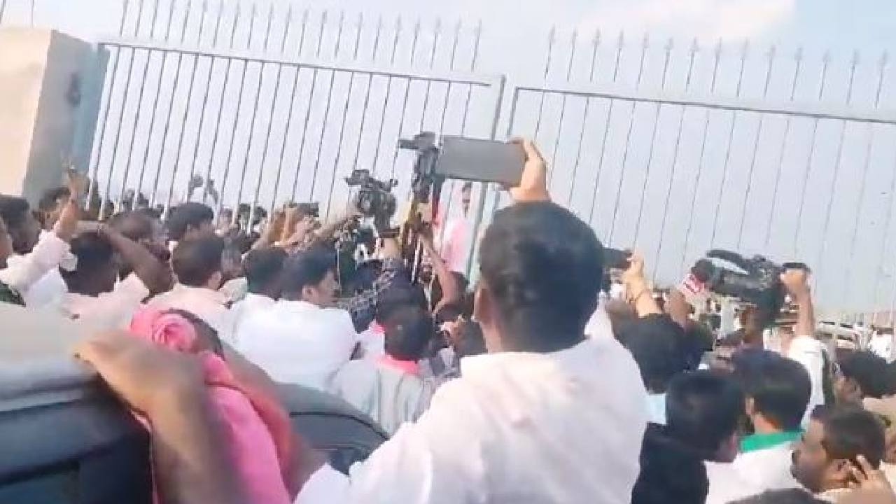 KTR: మేడిగడ్డ బ్యారేజ్ వద్దకు కేటీఆర్, బీఆర్ఎస్ నేతలు.. ఉద్రిక్తత KTR: మేడిగడ్డ బ్యారేజ్ వద్దకు కేటీఆర్, బీఆర్ఎస్ నేతలు.. ఉద్రిక్తత