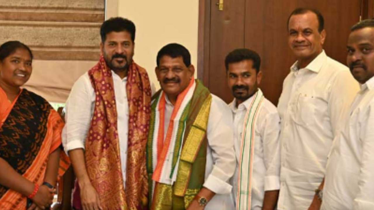 నిర్మల్ జిల్లాలో బీఆర్ఎస్ పార్టీకి బిగ్షాక్.. కాంగ్రెస్లో చేరిన మాజీ ఎమ్మెల్యే నిర్మల్ జిల్లాలో బీఆర్ఎస్ పార్టీకి బిగ్షాక్.. కాంగ్రెస్లో చేరిన మాజీ ఎమ్మెల్యే