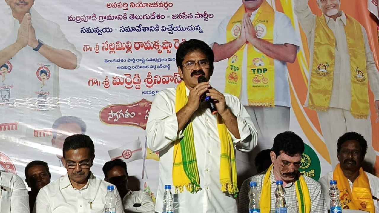 Nallamilli Ramakrishna Reddy : పెట్రోల్ పోసుకొని ఆత్మహత్యాయత్నం.. టీడీపీ నేత నల్లమిల్లి రామకృష్ణారెడ్డి ఇంటి వద్ద ఉద్రిక్తత Nallamilli Ramakrishna Reddy : పెట్రోల్ పోసుకొని ఆత్మహత్యాయత్నం.. టీడీపీ నేత నల్లమిల్లి రామకృష్ణారెడ్డి ఇంటి వద్ద ఉద్రిక్తత