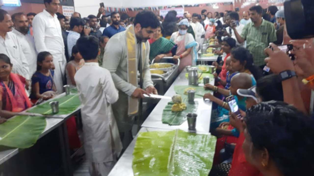 Nara Lokesh : తిరుమల శ్రీవారిని దర్శించుకున్న నారా భువనేశ్వరి, నారా లోకేష్ దంపతులు Nara Lokesh : తిరుమల శ్రీవారిని దర్శించుకున్న నారా భువనేశ్వరి, నారా లోకేష్ దంపతులు
