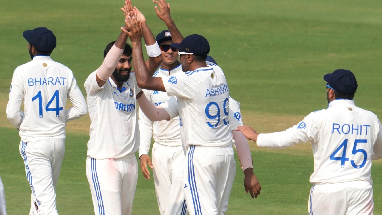 BCCI : భారత టెస్టు క్రికెటర్ల పంట పండింది.. ఒక్కొ మ్యాచ్కు రూ.45 లక్షల వరకు BCCI : భారత టెస్టు క్రికెటర్ల పంట పండింది.. ఒక్కొ మ్యాచ్కు రూ.45 లక్షల వరకు