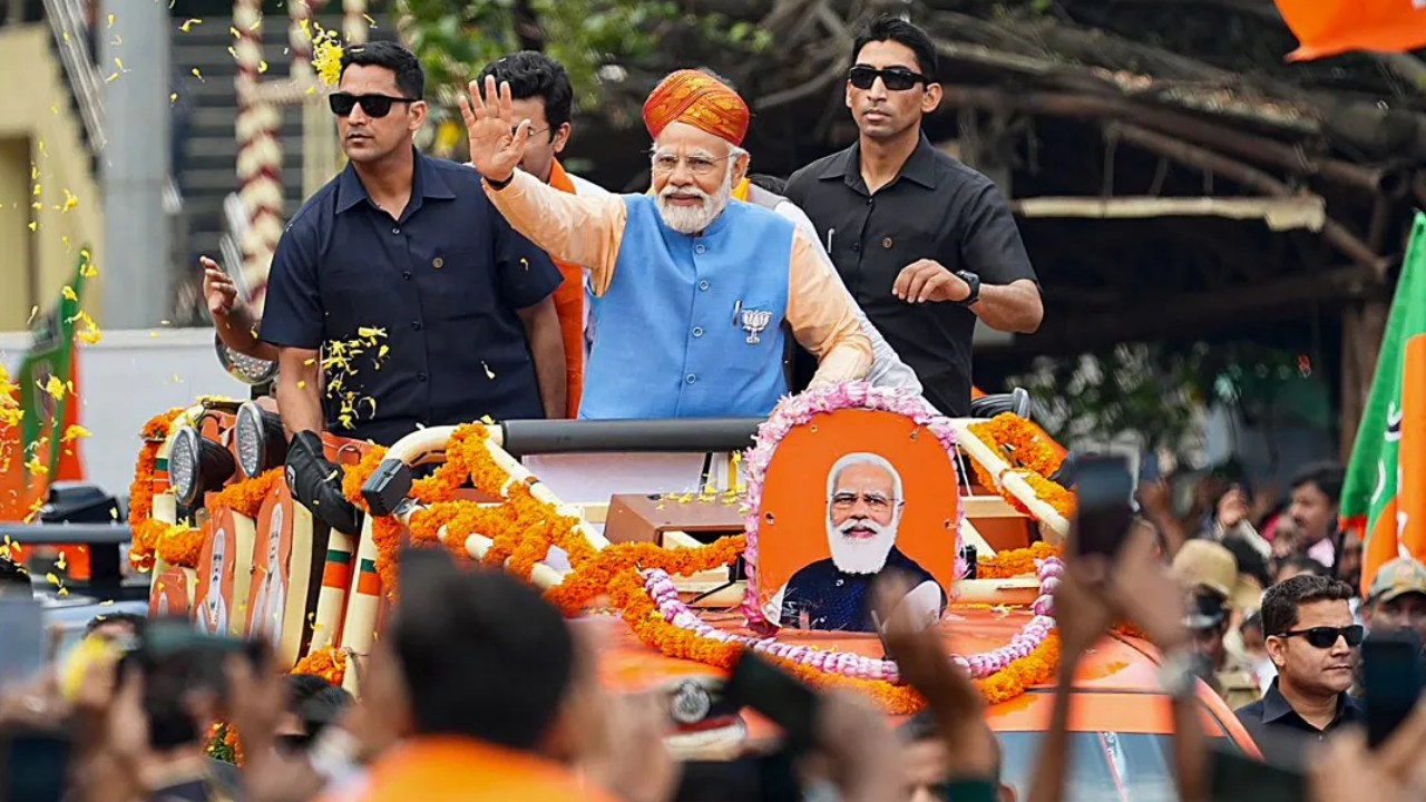 PM Modi Telangana Tour : తెలంగాణలో ప్రధాని మోదీ మూడ్రోజుల పర్యటన.. ఇవాళ మల్కాజిగిరిలో రోడ్ షో.. పూర్తి షెడ్యూల్ ఇలా.. PM Modi Telangana Tour : తెలంగాణలో ప్రధాని మోదీ మూడ్రోజుల పర్యటన.. ఇవాళ మల్కాజిగిరిలో రోడ్ షో.. పూర్తి షెడ్యూల్ ఇలా..