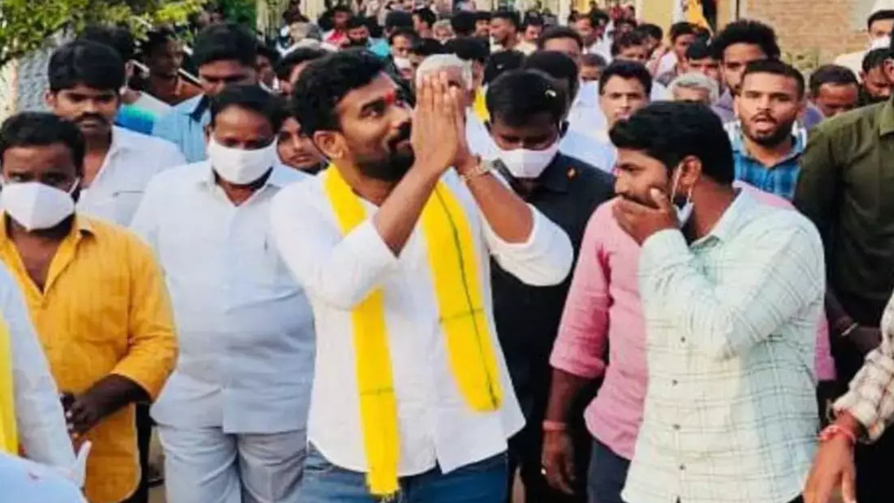 AP Politics : అనంతపురం జిల్లా టీడీపీలో తీవ్రమవుతున్న టికెట్ల గొడవ.. శ్రీరామ్ వర్గీయుల ఆందోళన AP Politics : అనంతపురం జిల్లా టీడీపీలో తీవ్రమవుతున్న టికెట్ల గొడవ.. శ్రీరామ్ వర్గీయుల ఆందోళన