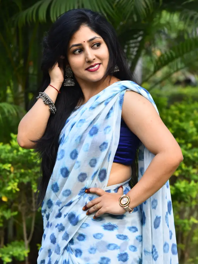 Praneekaanvikaa Stunning Looks in Saree