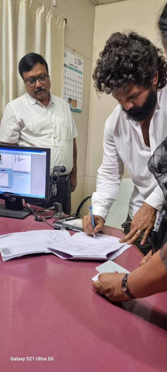 Pushpa 2 star Allu Arjun at Khairatabad RTO office Photo gone viral