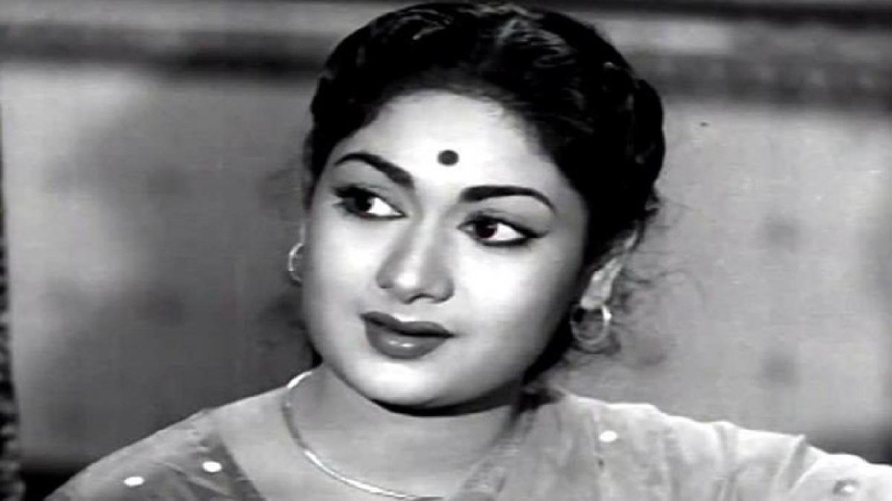 Savitri : అహంతో మహానటి సావిత్రిని కోర్టు వరకు లాగిన వ్యక్తి.. దానివల్ల ఆమెను తిట్టారు, కొట్టబోయారు.. Savitri : అహంతో మహానటి సావిత్రిని కోర్టు వరకు లాగిన వ్యక్తి.. దానివల్ల ఆమెను తిట్టారు, కొట్టబోయారు..