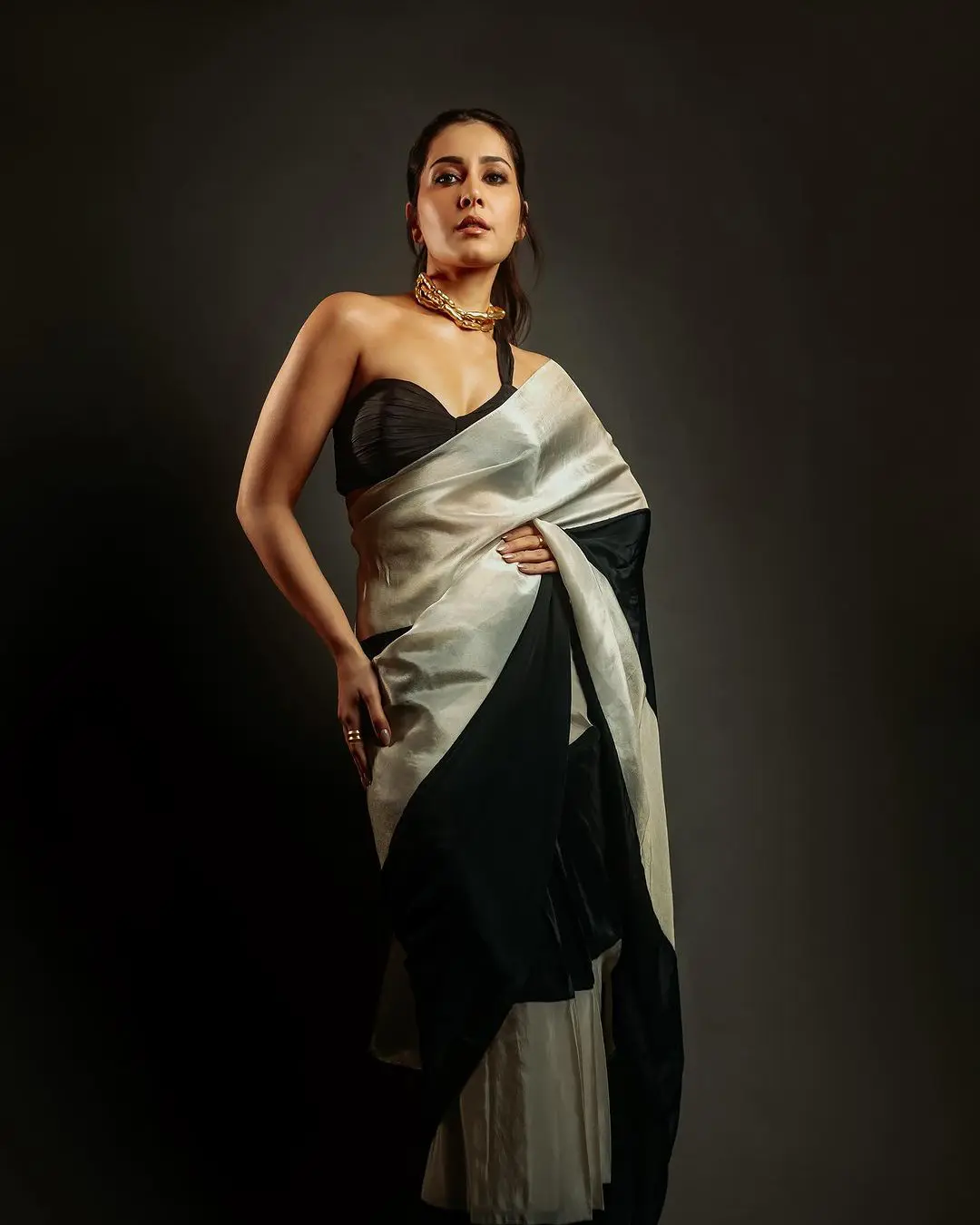 Raashi Khanna Latest Photoshoot in saree
