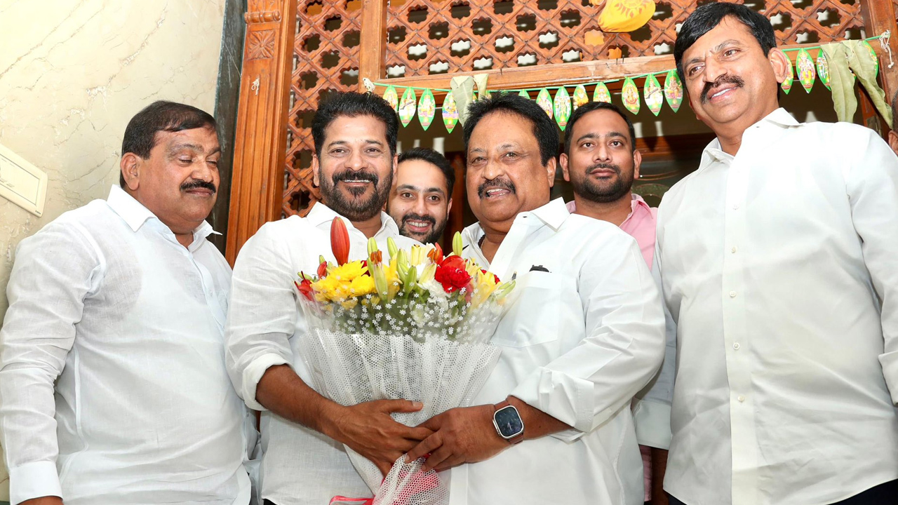 తెలంగాణ రాజకీయాల్లో కీలక పరిణామం… బీజేపీ నేత ఇంటికి సీఎం రేవంత్ తెలంగాణ రాజకీయాల్లో కీలక పరిణామం… బీజేపీ నేత ఇంటికి సీఎం రేవంత్