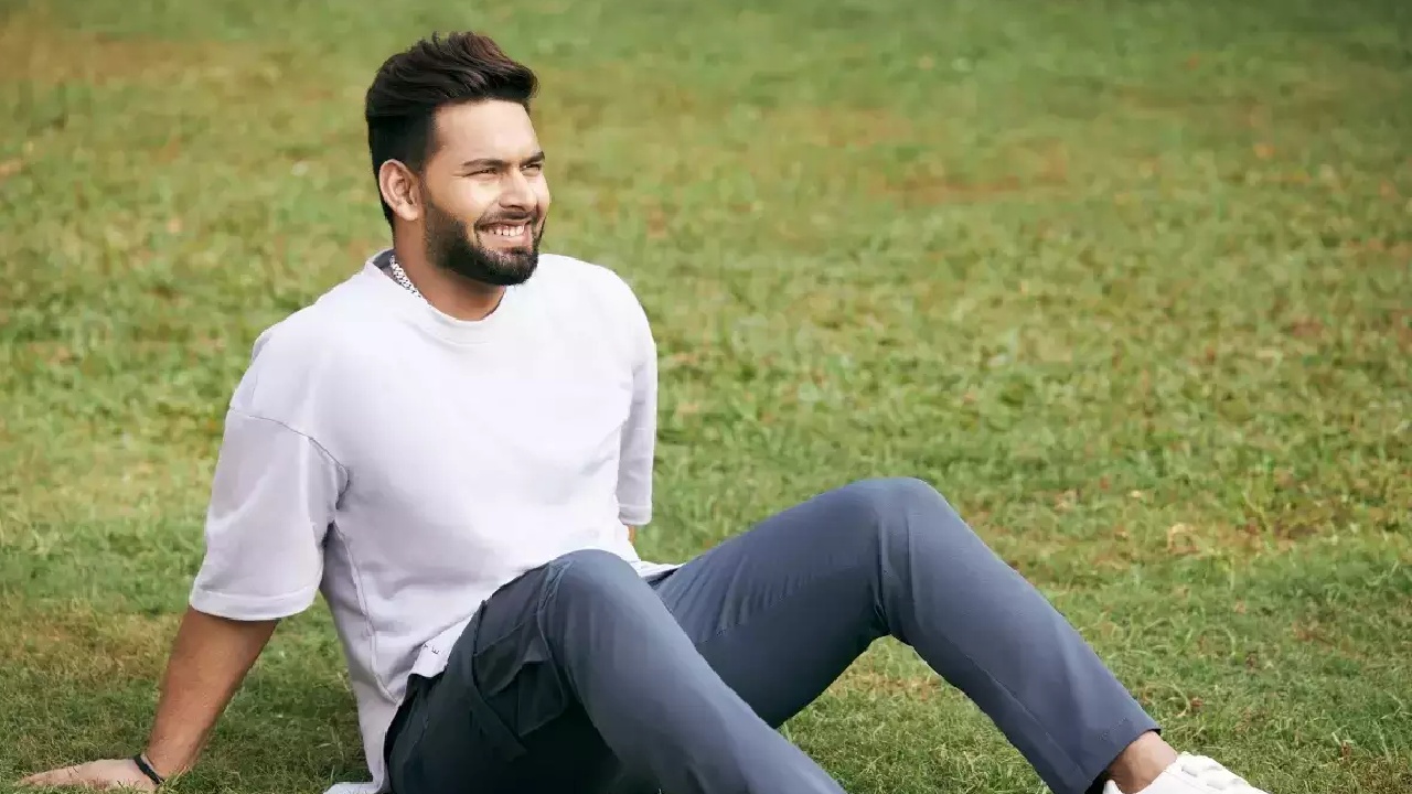 Rishabh Pant : దాన్ని చూస్తే ఇప్పుడే పంత్ కారు డ్రైవింగ్ చేసుకుంటూ పారిపోతాడు.. అభిమాని కామెంట్ పై రిషబ్ రియాక్షన్ ఏంటంటే? Rishabh Pant : దాన్ని చూస్తే ఇప్పుడే పంత్ కారు డ్రైవింగ్ చేసుకుంటూ పారిపోతాడు.. అభిమాని కామెంట్ పై రిషబ్ రియాక్షన్ ఏంటంటే?