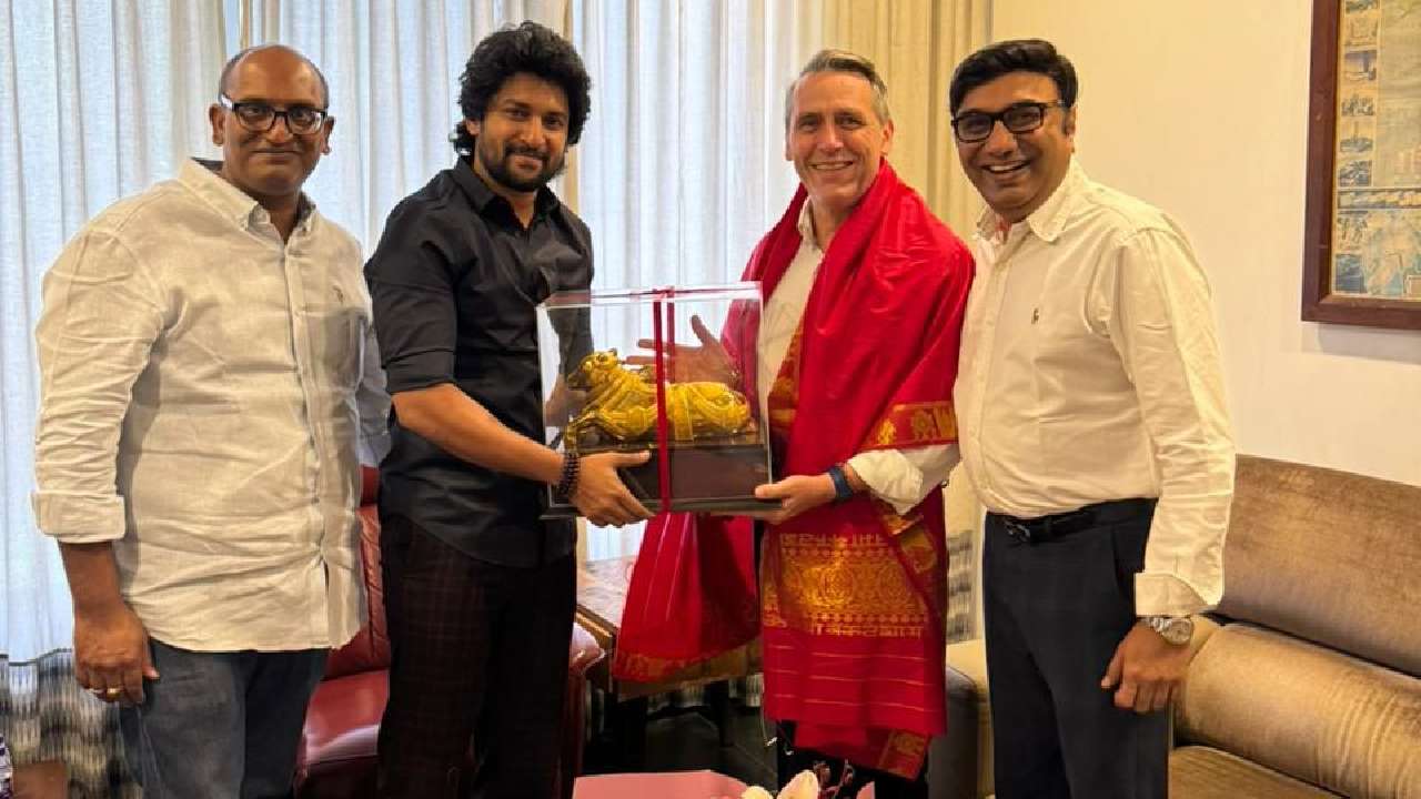 Nani : బ్రిటన్ అంబాసడర్తో హీరో నాని.. ఏ సినిమా చూడాలంటూ ఫ్యాన్స్కి ప్రశ్న.. Nani : బ్రిటన్ అంబాసడర్తో హీరో నాని.. ఏ సినిమా చూడాలంటూ ఫ్యాన్స్కి ప్రశ్న..