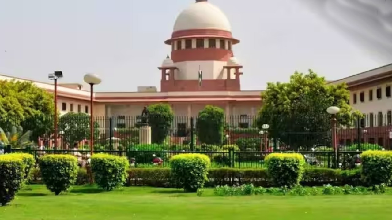 Supreme Court: లోక్సభ ఎన్నికల వేళ సుప్రీంకోర్టు కీలక తీర్పు Supreme Court: లోక్సభ ఎన్నికల వేళ సుప్రీంకోర్టు కీలక తీర్పు