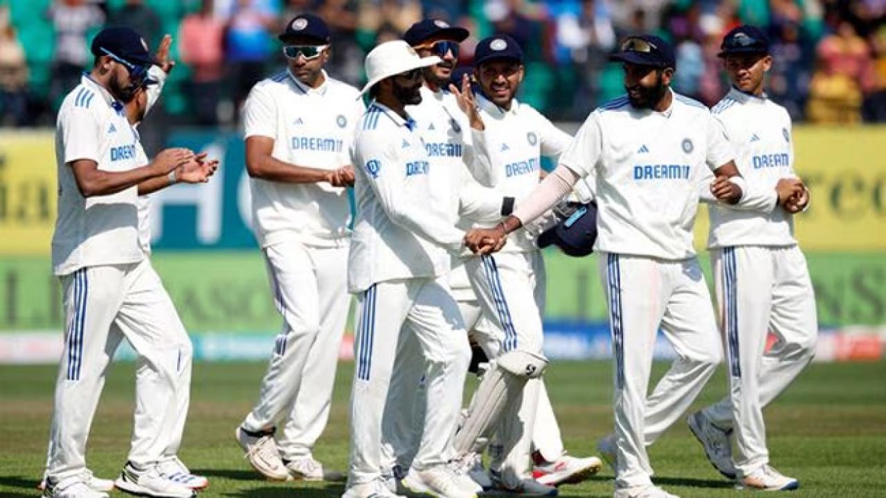 India vs England : బెస్ట్ ఫీల్డింగ్ అవార్డు అందుకున్న టీమిండియా ఆటగాళ్లు.. వాళ్లెవరో ఈ వీడియోలో చూడండి India vs England : బెస్ట్ ఫీల్డింగ్ అవార్డు అందుకున్న టీమిండియా ఆటగాళ్లు.. వాళ్లెవరో ఈ వీడియోలో చూడండి