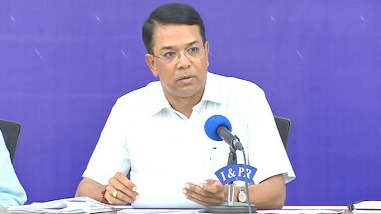 మంచి ఓటింగ్ శాతం నమోదైంది, రేపు మధ్యాహ్నం వరకు ఆగాల్సిందే- పోలింగ్ పర్సెంటేజ్పై సీఈవో వికాస్ రాజ్ మంచి ఓటింగ్ శాతం నమోదైంది, రేపు మధ్యాహ్నం వరకు ఆగాల్సిందే- పోలింగ్ పర్సెంటేజ్పై సీఈవో వికాస్ రాజ్