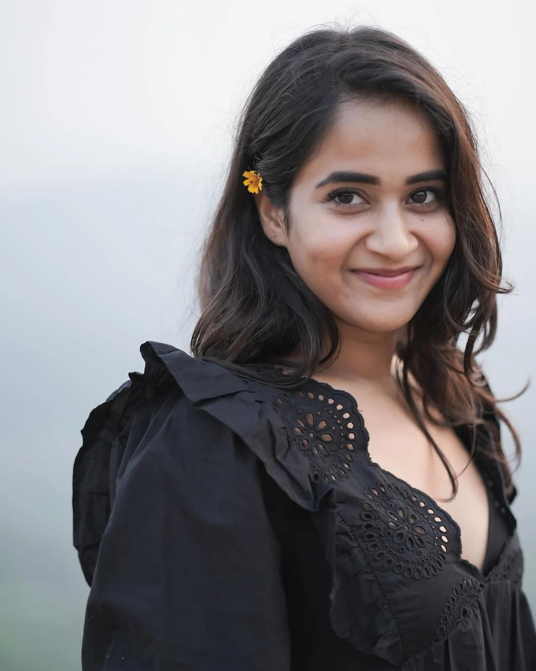 Telugu Youtuber Deepthi Sunaina Sizzling Photoshoot In morning light
