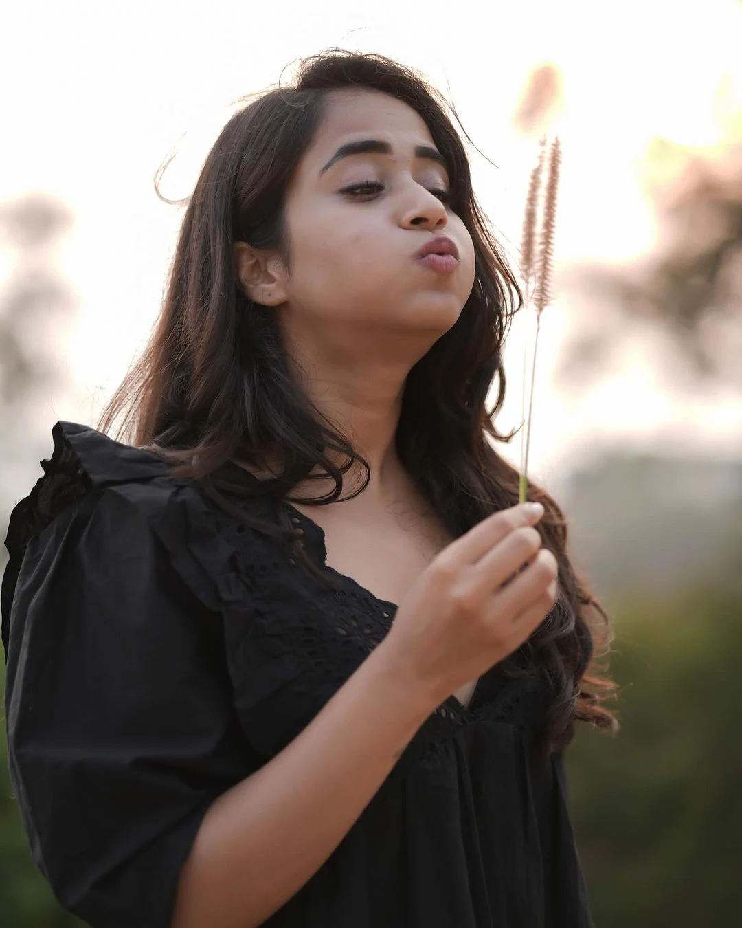 Telugu Youtuber Deepthi Sunaina Sizzling Photoshoot In morning light