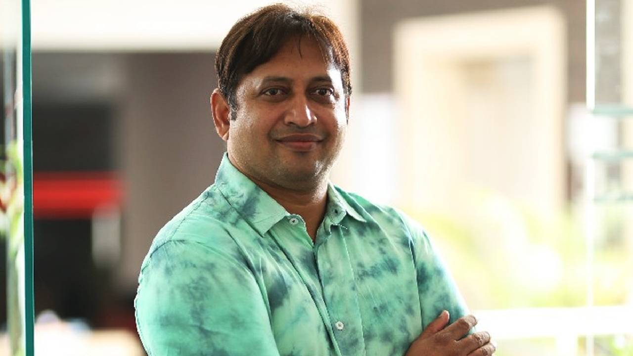 SKN : ఎన్టీఆర్ అభిమానికి టాలీవుడ్ నిర్మాత ఎస్కేఎన్ భారీ సాయం.. ఎందుకో తెలుసా..! SKN : ఎన్టీఆర్ అభిమానికి టాలీవుడ్ నిర్మాత ఎస్కేఎన్ భారీ సాయం.. ఎందుకో తెలుసా..!