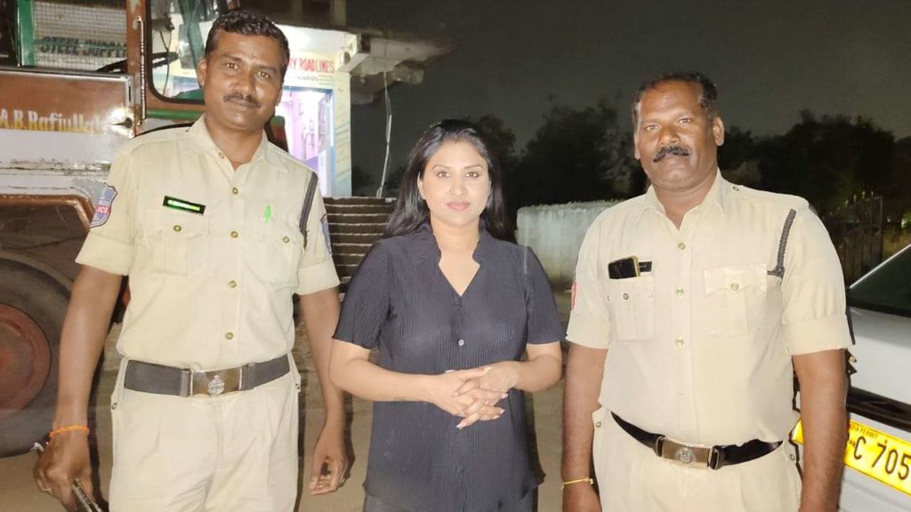 Tollywood Singer Mangli met an road accident news gone viral
