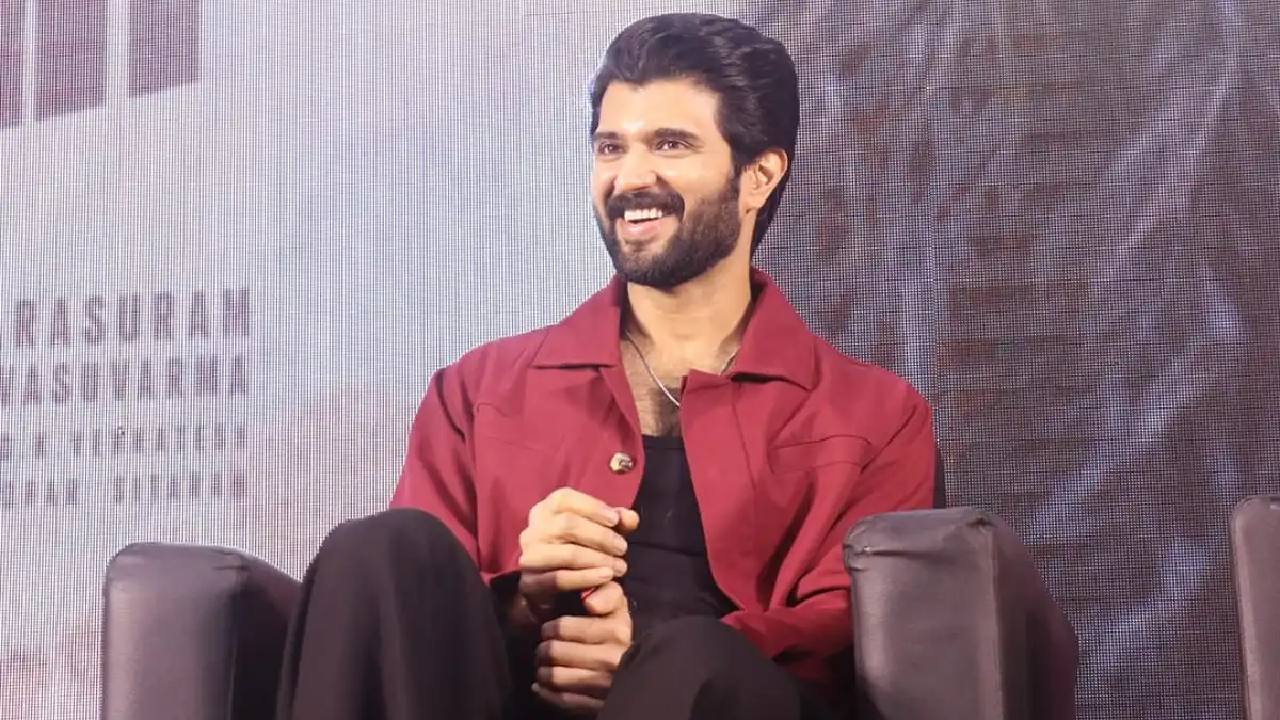 Vijay Deverakonda : కొత్త దర్శకులకు ఛాన్స్ ఇచ్చేదేలే అంటున్న విజయ్ దేవరకొండ.. ఎందుకు..! Vijay Deverakonda : కొత్త దర్శకులకు ఛాన్స్ ఇచ్చేదేలే అంటున్న విజయ్ దేవరకొండ.. ఎందుకు..!