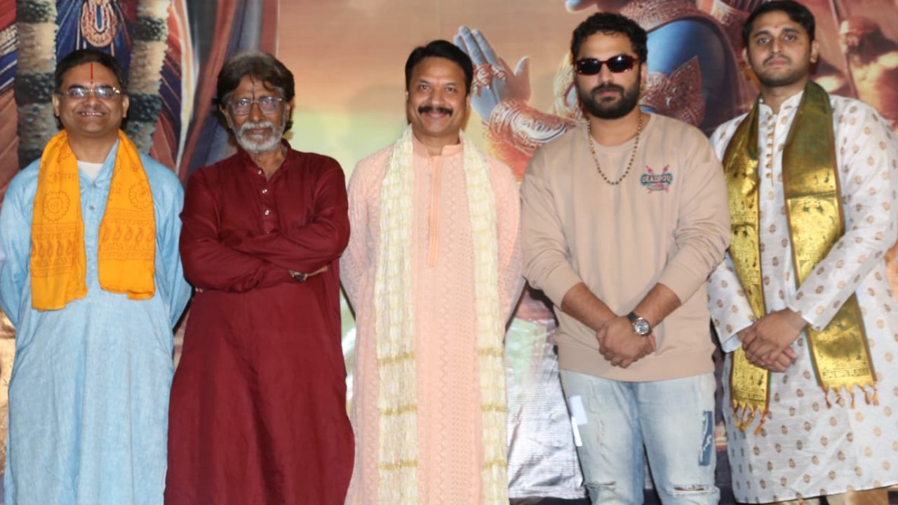 Vishwak Sen : భగవద్గీతని ప్రచారం చేస్తున్న విశ్వక్ సేన్.. Vishwak Sen : భగవద్గీతని ప్రచారం చేస్తున్న విశ్వక్ సేన్..