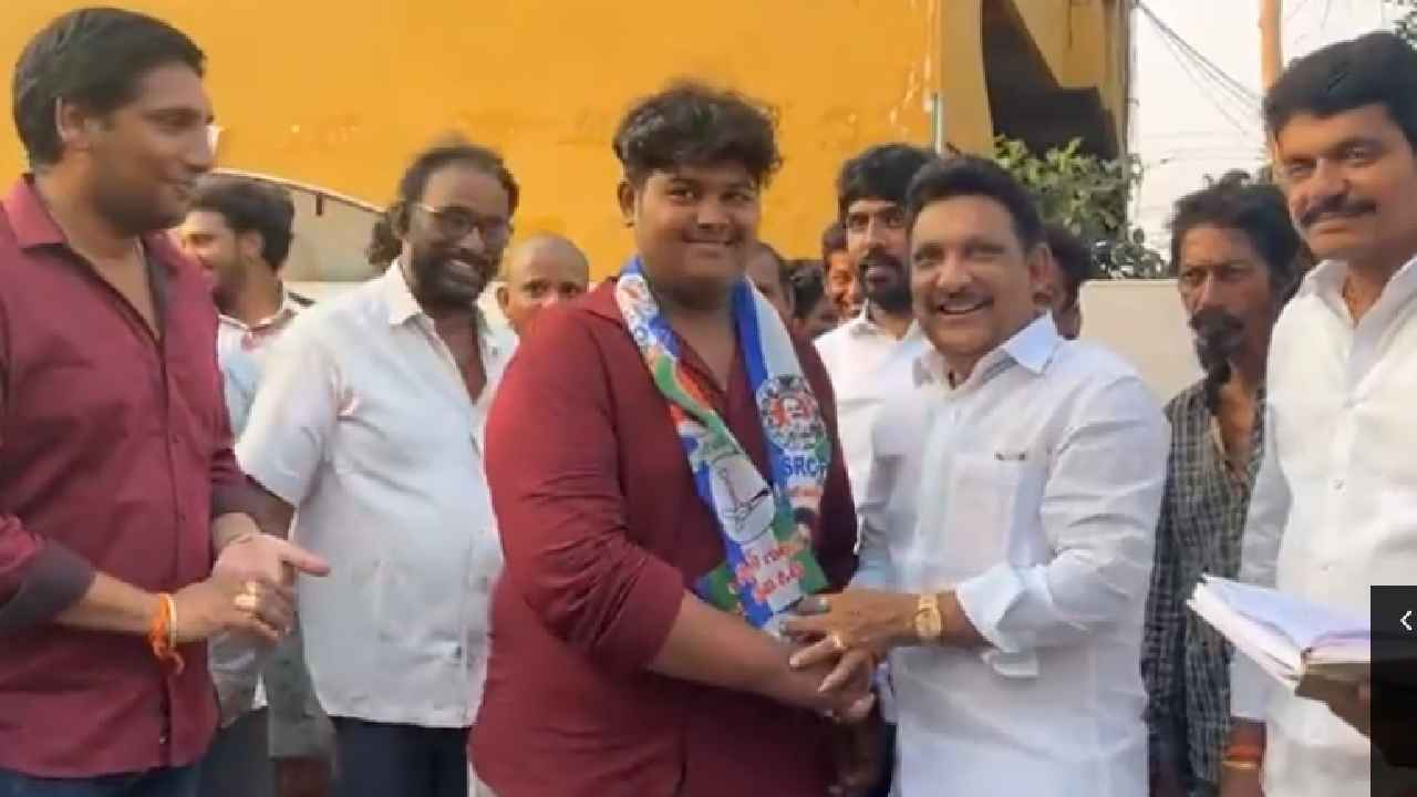 Volunteers Resign : 22మంది వాలంటీర్లు మూకుమ్మడి రాజీనామా.. కారణం ఏంటంటే.. Volunteers Resign : 22మంది వాలంటీర్లు మూకుమ్మడి రాజీనామా.. కారణం ఏంటంటే..