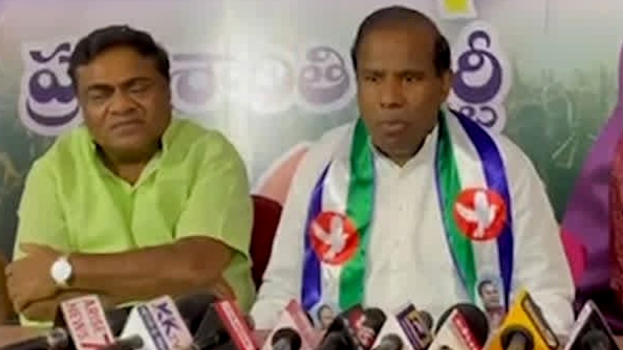 KA Paul Comments : వైజాగ్ నుంచి నేను.. వరంగల్ నుంచి బాబు మోహన్ పోటీ చేస్తున్నాం : కేఏ పాల్ KA Paul Comments : వైజాగ్ నుంచి నేను.. వరంగల్ నుంచి బాబు మోహన్ పోటీ చేస్తున్నాం : కేఏ పాల్