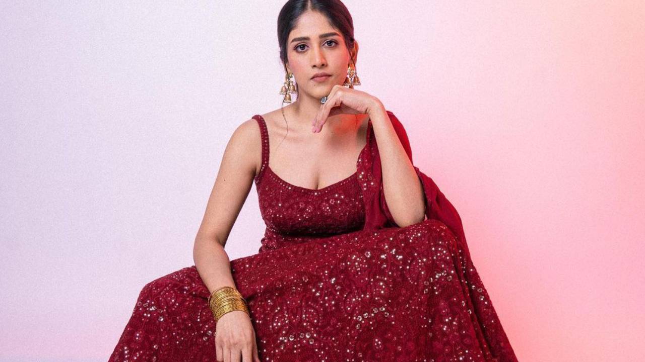Chandini Chowdary : హీరోయిన్స్ని ఎవరూ ప్రశ్నలు అడగరు.. హీరోలని, డైరెక్టర్స్ నే అడుగుతారు.. చాందిని చౌదరి కామెంట్స్ వైరల్.. Chandini Chowdary : హీరోయిన్స్ని ఎవరూ ప్రశ్నలు అడగరు.. హీరోలని, డైరెక్టర్స్ నే అడుగుతారు.. చాందిని చౌదరి కామెంట్స్ వైరల్..