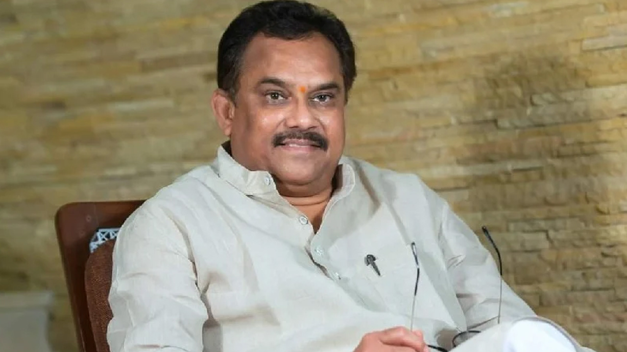 జనసేన పార్టీకి షాక్ ఇచ్చిన హరిరామజోగయ్య కొడుకు.. వైసీపీలోకి జంప్ జనసేన పార్టీకి షాక్ ఇచ్చిన హరిరామజోగయ్య కొడుకు.. వైసీపీలోకి జంప్
