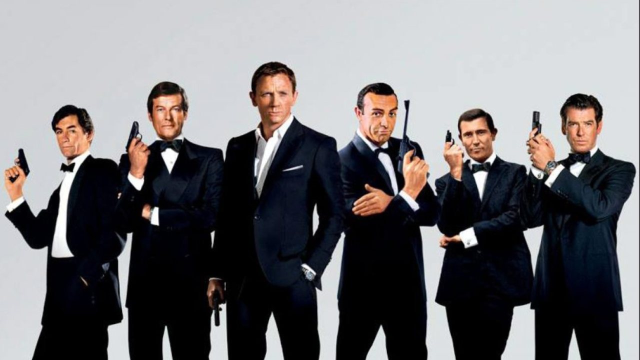 James Bond : త్వరలో కొత్త జేమ్స్ బాండ్.. డేనియల్ క్రేగ్ తప్పుకున్నట్టే.. ఎవరా కొత్త హీరో? James Bond : త్వరలో కొత్త జేమ్స్ బాండ్.. డేనియల్ క్రేగ్ తప్పుకున్నట్టే.. ఎవరా కొత్త హీరో?