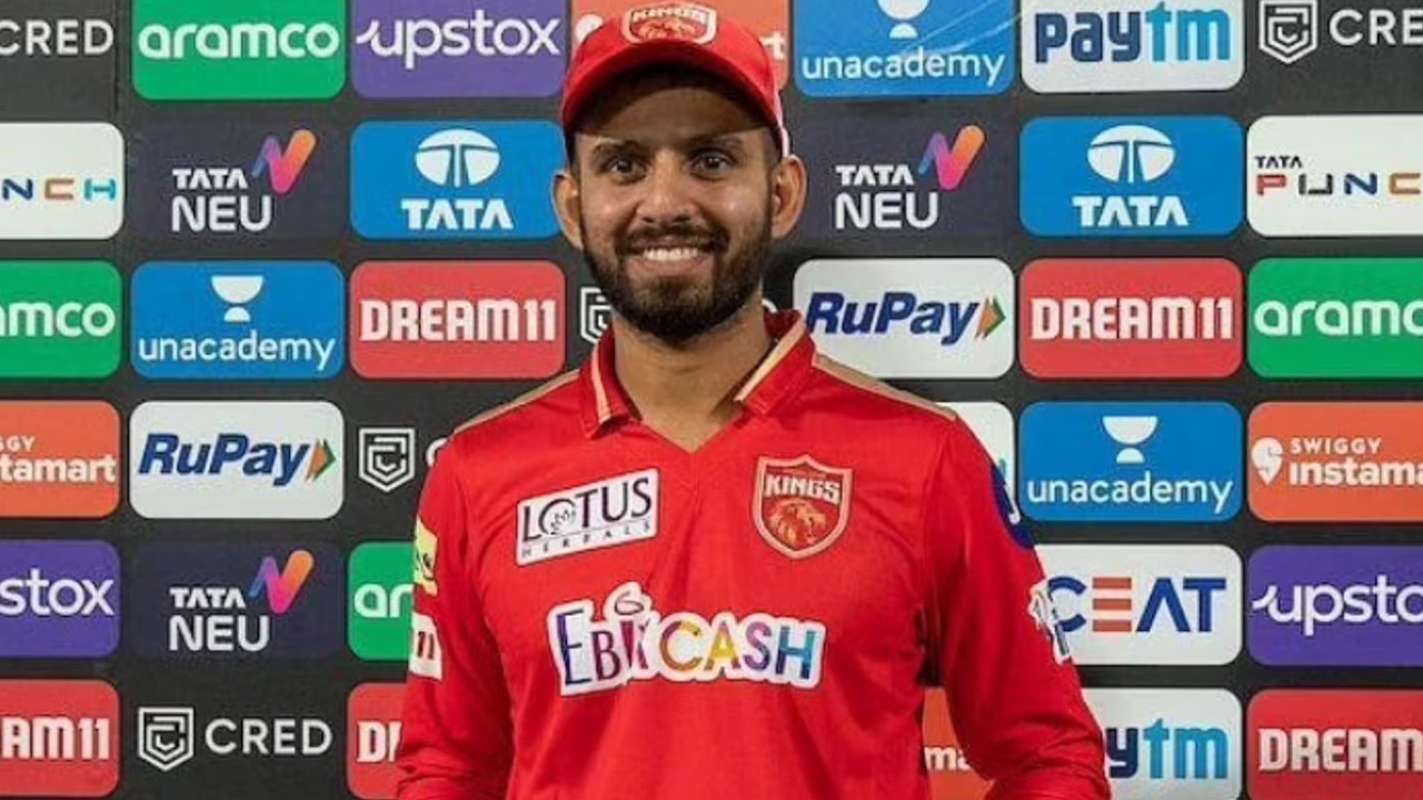 ఐపీఎల్లో లక్కీ చాన్స్ కొట్టిన యంగ్ క్రికెటర్.. ఐపీఎల్లో లక్కీ చాన్స్ కొట్టిన యంగ్ క్రికెటర్..
