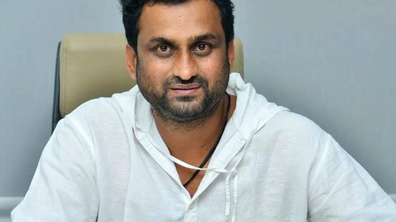 Mahi V Raghav : ఓటీటీలో కూడా హ్యాట్రిక్ హిట్ కొట్టిన డైరెక్టర్.. ఫుల్ ఫామ్ లో ఉన్నాడుగా.. Mahi V Raghav : ఓటీటీలో కూడా హ్యాట్రిక్ హిట్ కొట్టిన డైరెక్టర్.. ఫుల్ ఫామ్ లో ఉన్నాడుగా..