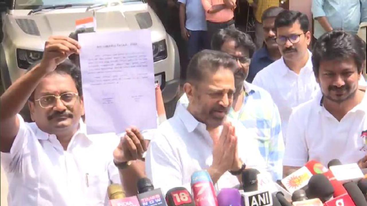 డీఎంకే నేతృత్వంలోని కూటమిలో చేరిన కమల హాసన్ పార్టీ డీఎంకే నేతృత్వంలోని కూటమిలో చేరిన కమల హాసన్ పార్టీ