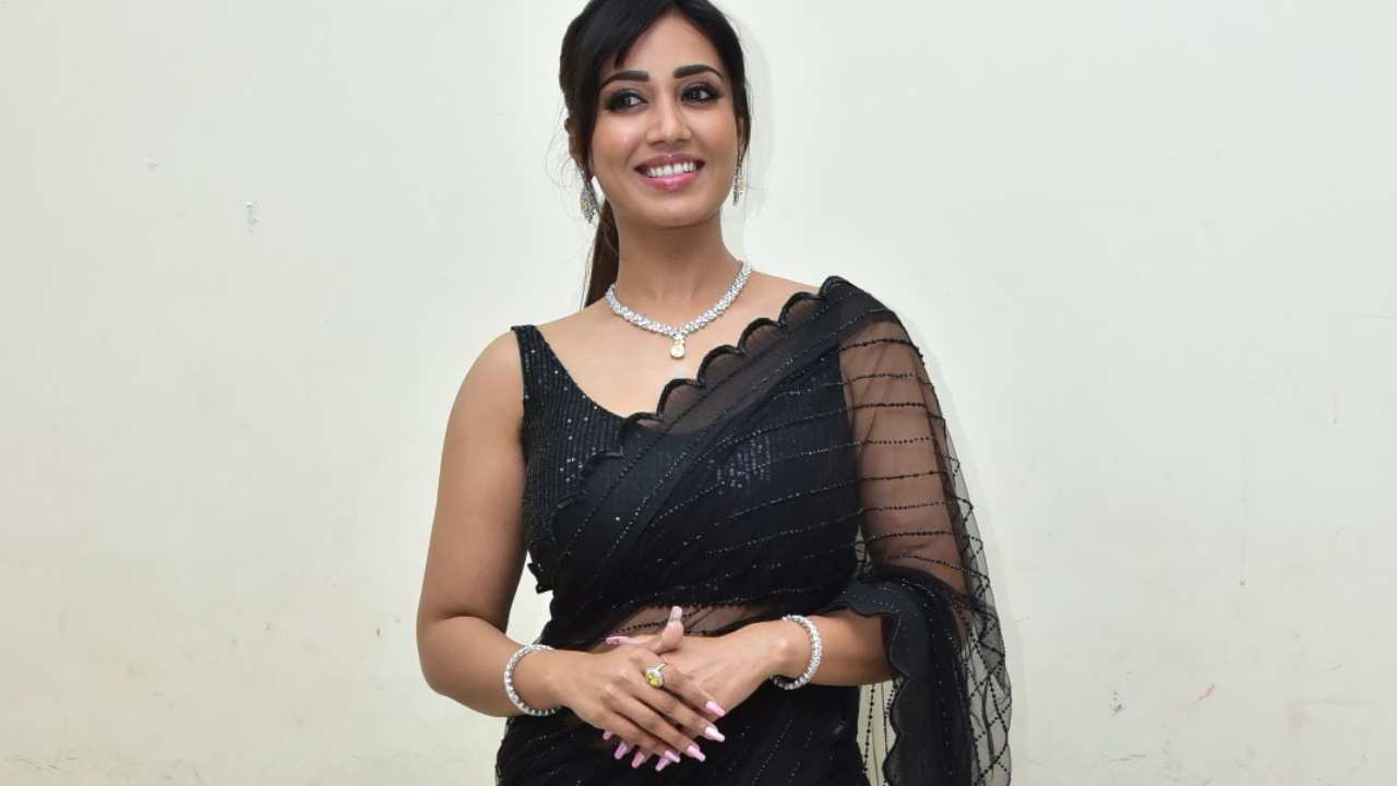 Nivetha Pethuraj : నేను, నా కుటుంబం ఒత్తిడిలో ఉన్నాం.. తప్పుడు వార్తలు ప్రచారం చేయకండి.. హీరోయిన్ సంచలన పోస్ట్.. Nivetha Pethuraj : నేను, నా కుటుంబం ఒత్తిడిలో ఉన్నాం.. తప్పుడు వార్తలు ప్రచారం చేయకండి.. హీరోయిన్ సంచలన పోస్ట్..