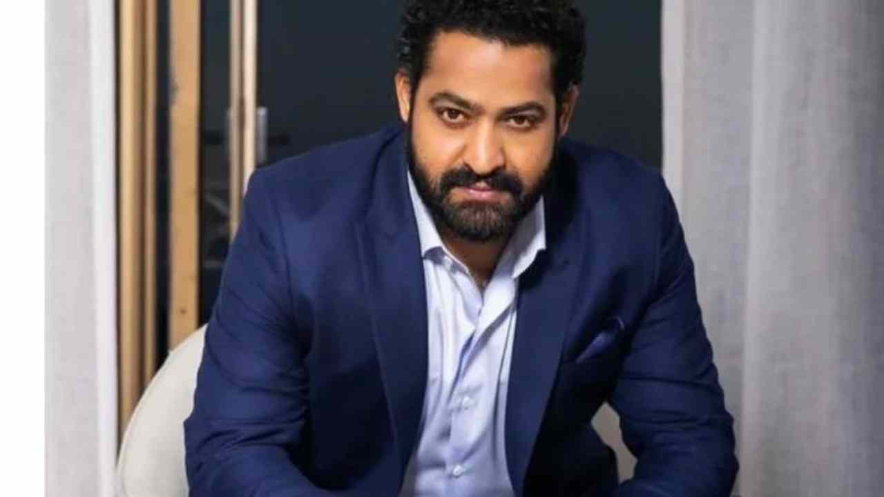 Jr NTR : బాలీవుడ్లో ఎంట్రీ ఇవ్వకుండానే.. రెండో సినిమా ఓకే చేసిన ఎన్టీఆర్.. YRF స్పై యూనివర్స్లో? Jr NTR : బాలీవుడ్లో ఎంట్రీ ఇవ్వకుండానే.. రెండో సినిమా ఓకే చేసిన ఎన్టీఆర్.. YRF స్పై యూనివర్స్లో?